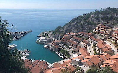 Photo 3 (submitted by Juiti)