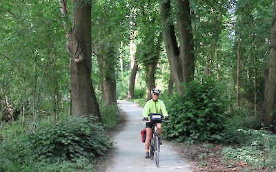 We left Oranienburg on a trail through a nature area along Lake Lehnitz (submitted by Pedaler)