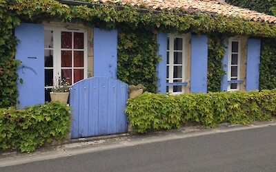 A home by the road (submitted by Dave22)