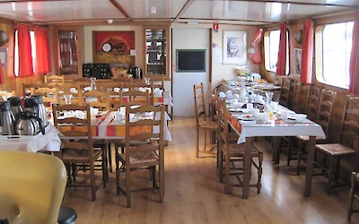 Dining area on boat (submitted by DarTer56)