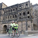 1 Fred and Ann in front of Porta Nigra in Trier (photo by Pedalann)