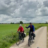 New friends who were on the same self-guided route. (photo by Jan M)