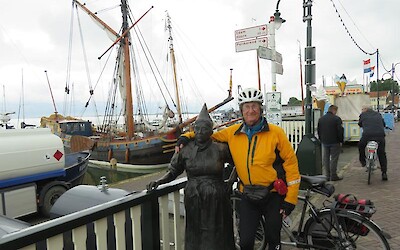 4 Fred's new girlfriend was also waiting for the ferry in Volendam. (submitted by Pedalann)