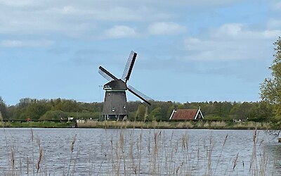 (submitted by Russ Deuell)