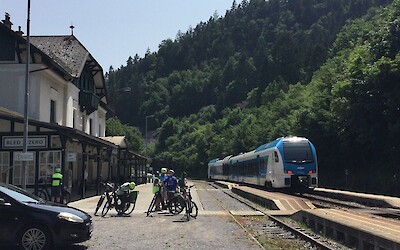 Bled Jezero train - last car reserved for bikes (submitted by ShopTherapy)