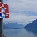 Route Sign by Lake Geneva (looking in the direction of Montreux) (photo by apitzer)