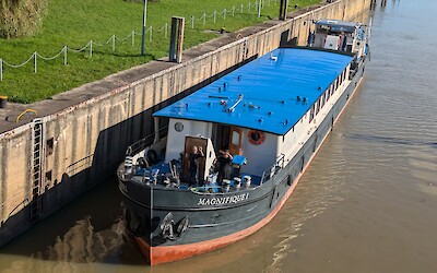 The Magnifique I going through a boat lock (submitted by Hung Kang)