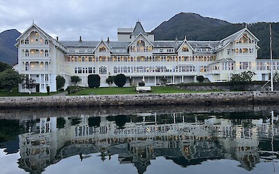 Muy bonito el Hotel en Balestrand (submitted by CARLOS JOSE DE LA PEZA CASARES)