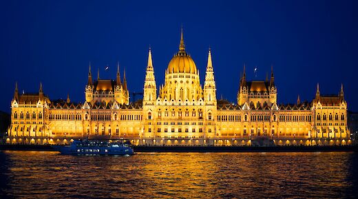 Hungarian Parliament Building at night, Budapest, Hungary. Unsplash@Narbeh Arakil