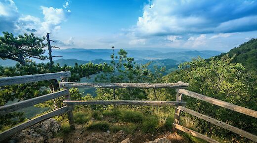 Banjska stena, Mitrovac na Tari, Serbia. Unsplash@Nikola Knezevic