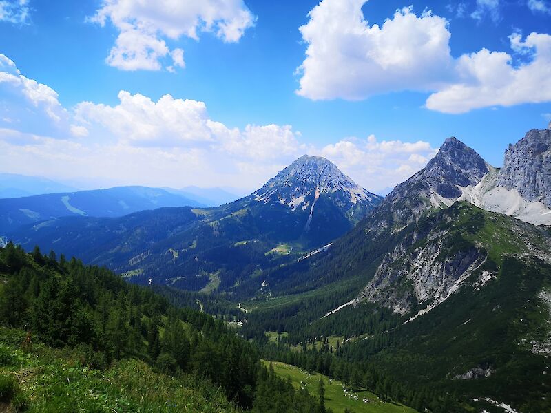 Blue skies over the Austrian Alps. Unsplash@Olga Mandel