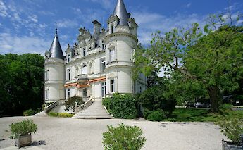 Domaine de la Tortini&egrave;re, Route de Ballan, France. Unsplash@Colin Watts