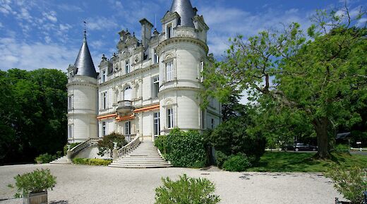 Domaine de la Tortini&egrave;re, Route de Ballan, France. Unsplash@Colin Watts
