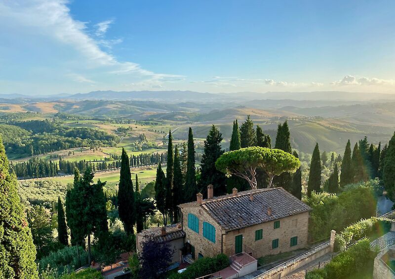 Farmhouse in Tuscany, Italy. Unsplash@Moira Nazzari