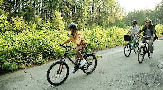 Child enjoying a bike ride with family. Getty Images@Unsplash