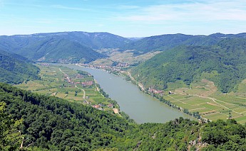 Wachau Valley along the Danube in Austria. CC:Bwag