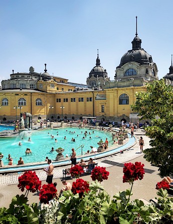 Szechenyi Bath House, Budapest, Hungary. Victor Malyushev@Unsplash