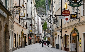 Getreidegasse, shopping street in Altstadt of Salzburg, Austria. CC:Jorge Franganillo