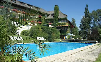 Walkner Seeham Garten pool, Austria. CC:TO