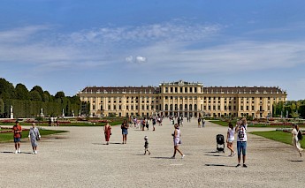 Schönbrunn Palace in Vienna, Austria. Xavier Vonerlach@Unsplash