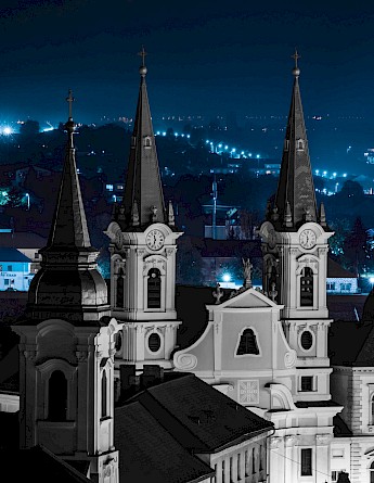 Blue evening in Esztergom, Hungary. Gergely Meszarcsek, Unsplash
