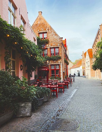 Cafe in Bruges, West Flanders, Belgium. Tamargogua, Unsplash