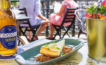 Dining in Amsterdam, North Holland, the Netherlands. Louis Hansel@Unsplash