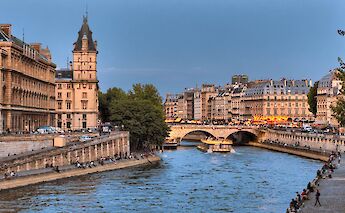 Pont Michel Bridge in Paris, France. Joe Desousa@Flickr