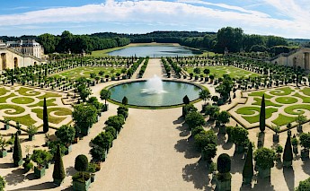 Château de Versailles & Gardens. Armand Khoury, Unsplash