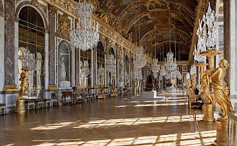 Hall of Mirrors at Château de Versailles, France. CC:Myrabella