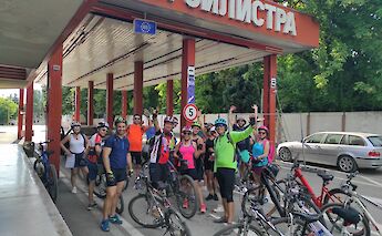 Group photo at the Romania-Bulgaria crossing.