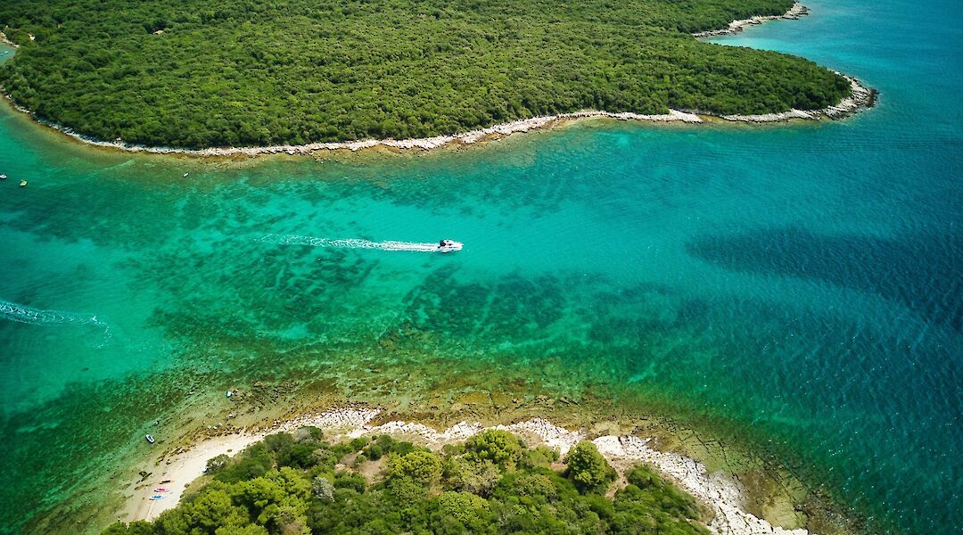 Amazing azure-blue waters of Croatia! Daniel R.@Unsplash