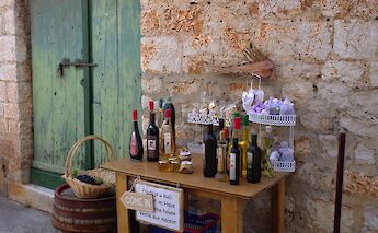Wine table in Croatia! Lothar Boris Piltz@Unsplash