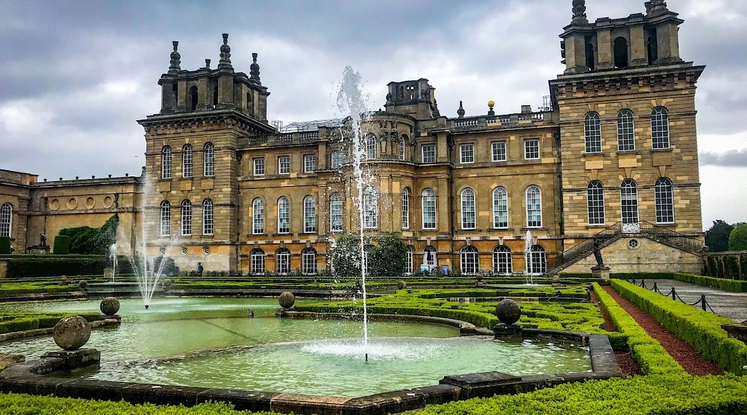Blenheim Palace is a country house in Woodstock, Oxfordshire, England. Home of Winston Churchill. Carlos Vara@Unsplash