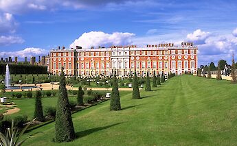 Hampton Court & Gardens. England. CC:Andreas Tille