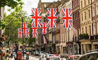 Union Jacks in England. Ian Taylor@Unsplash