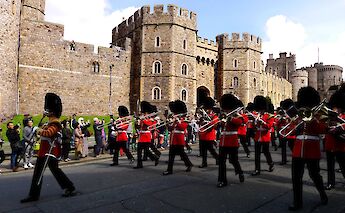 Windsor Castle - Changing of the Guard - Berkshire, England. Flickr:Timo Newton-Syms