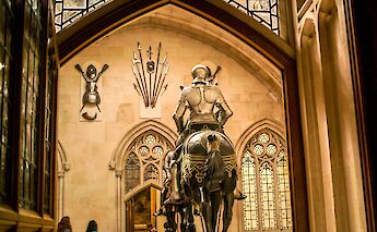 Windsor Castle - Queen's Guard Chamber. Flickr:Llee_wu