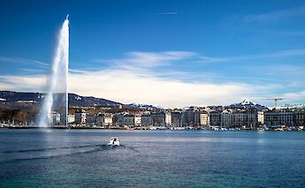 Boat and a fountain in Geneva, Switzerland. Unsplash:visualsoflukas