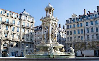 Fountain in a Lyon square, France. Unsplash:Diogo Nunes