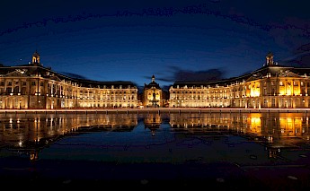 Place de la Bourse, Bordeaux, France. CC:Nguyenhuuthanh