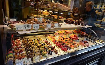 Pâtisserie in Paris, France. Jorge Láscar@Flickr