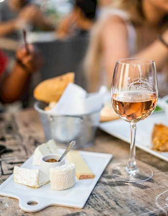 Delicious French wines! Pauleinerhand@Unsplash