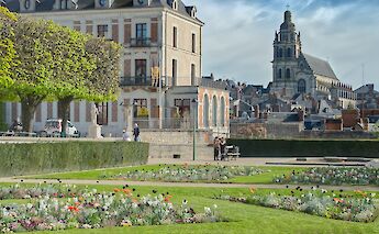 Saint-Sauveur Gardens in Blois. Unsplash:PascalBernardon
