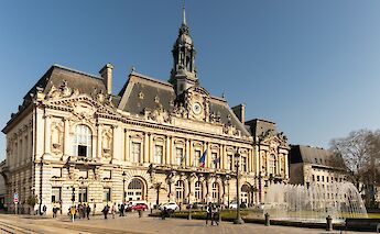 Grand building in Tours, France. Unsplash:Jordi Vich Navarro