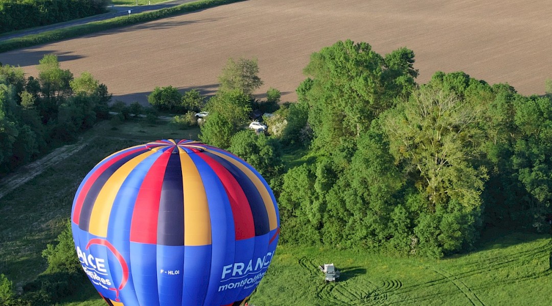 Hot-air balloon ride over the Loire Valley, France. Damien Chaudet@Unsplash