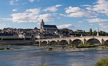 Loire River, Blois, France. CC:Diliff