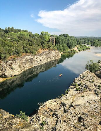 Kayak approaching the Pont du Gard, Nimes, France. Unsplash:Quentin Bounias