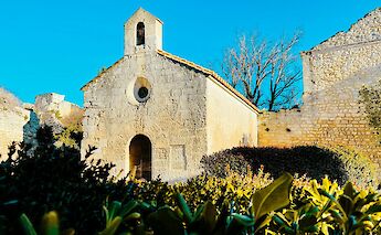 Small building in Les Baux de Provence, France. Unsplash:Jametlene