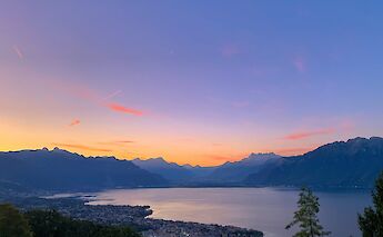 Sunset over Lake Geneva, Switzerland. Unsplash:Alexander Fae